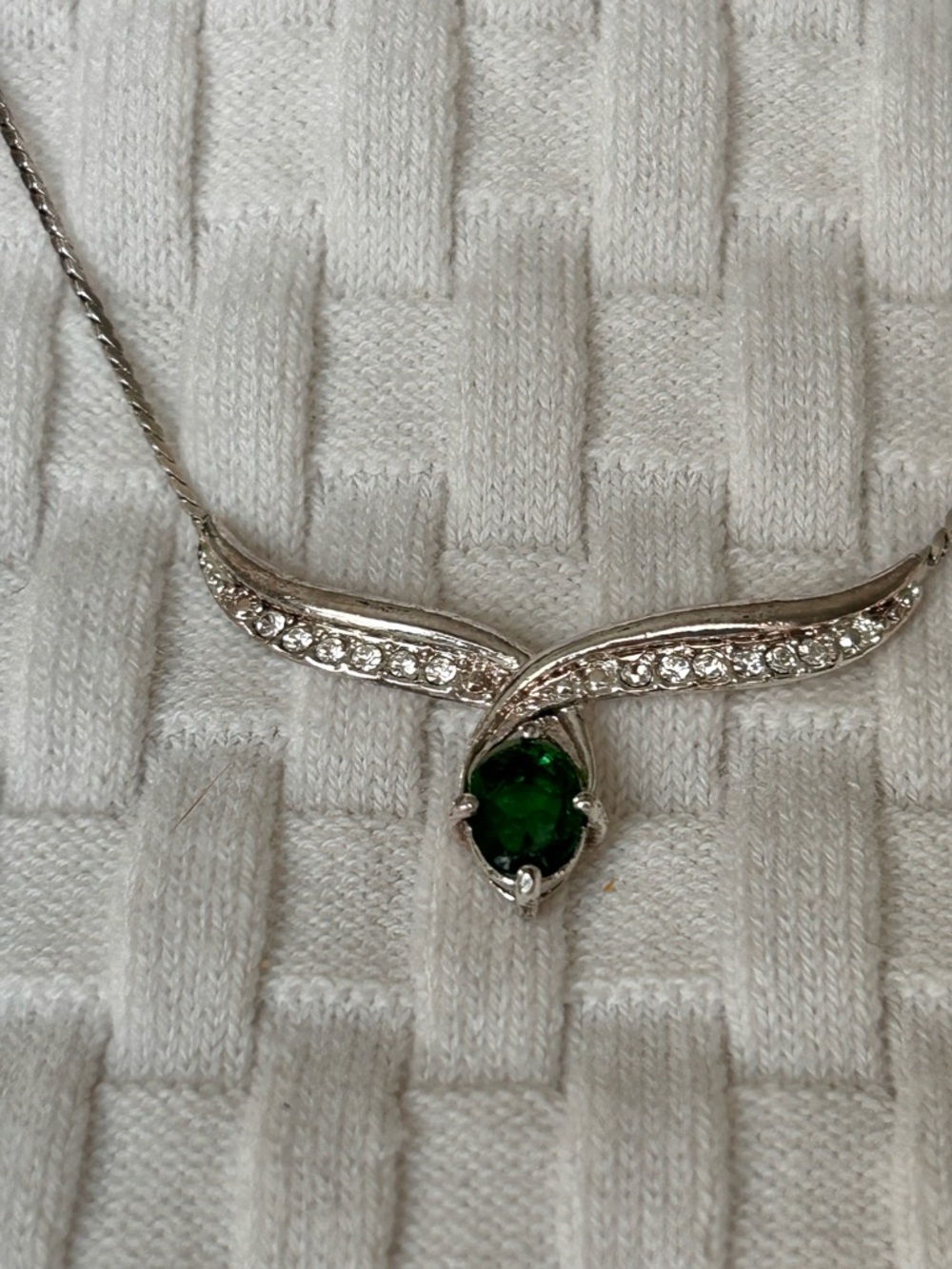 Avon Silver Tone Chevron Necklace with Green & Clear Crystal Accents (4)